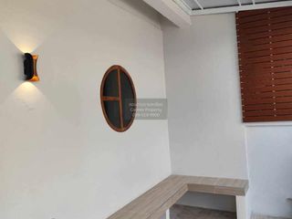 Casa adosada en venta de 3 habitaciones en Khlong Sam Wa, Bangkok