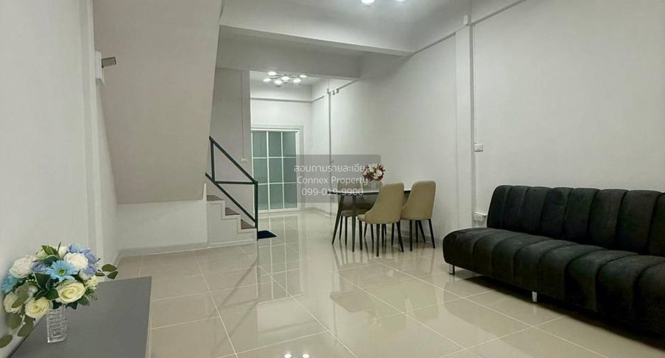 Casa adosada en venta de 3 habitaciones en Pak Kret, Nonthaburi