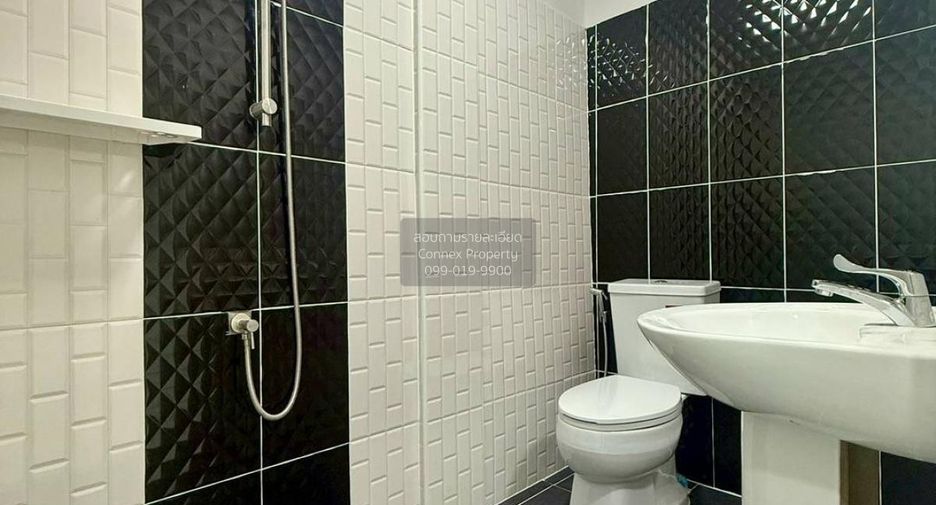 Casa adosada en venta de 3 habitaciones en Pak Kret, Nonthaburi