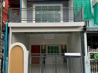 Casa adosada en venta de 3 habitaciones en Pak Kret, Nonthaburi