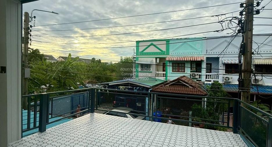 Casa adosada en venta de 3 habitaciones en Pak Kret, Nonthaburi