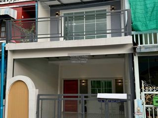 Casa adosada en venta de 3 habitaciones en Pak Kret, Nonthaburi
