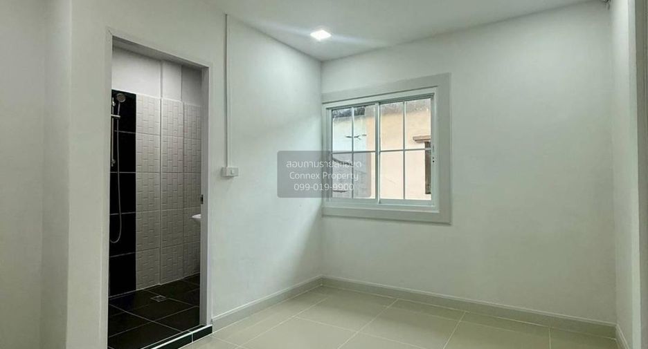 Casa adosada en venta de 3 habitaciones en Pak Kret, Nonthaburi