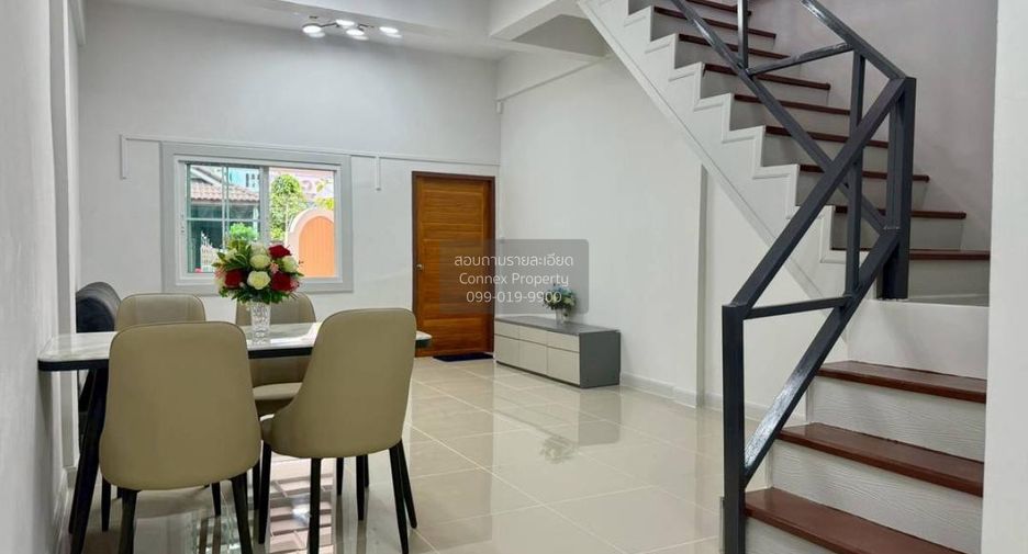 Casa adosada en venta de 3 habitaciones en Pak Kret, Nonthaburi