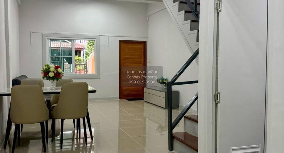 Casa adosada en venta de 3 habitaciones en Pak Kret, Nonthaburi