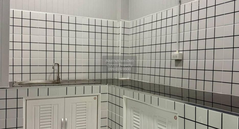 Casa adosada en venta de 3 habitaciones en Pak Kret, Nonthaburi