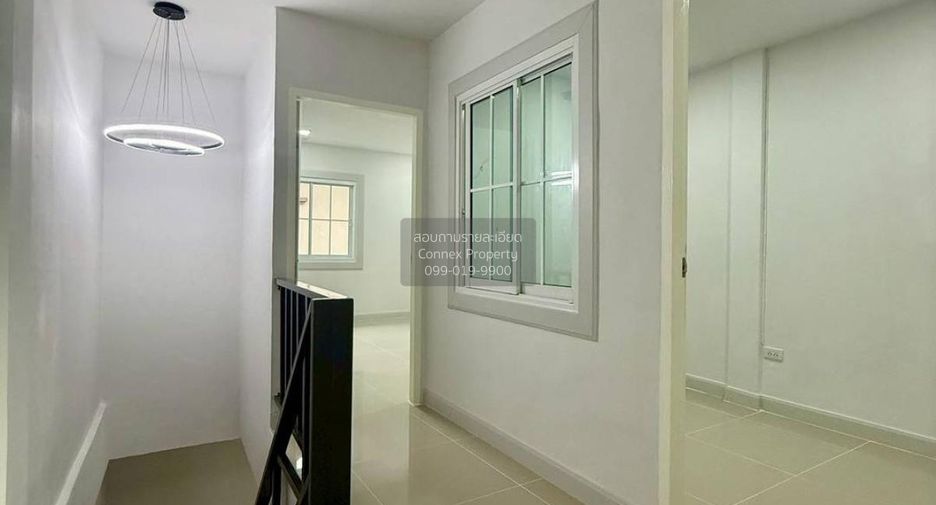 Casa adosada en venta de 3 habitaciones en Pak Kret, Nonthaburi