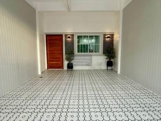 Casa adosada en venta de 3 habitaciones en Pak Kret, Nonthaburi