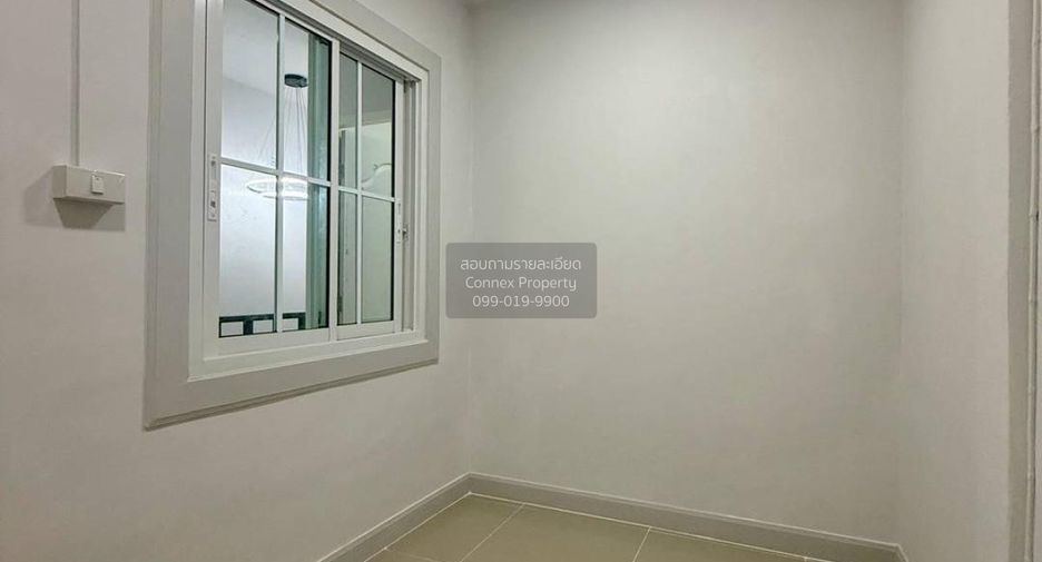Casa adosada en venta de 3 habitaciones en Pak Kret, Nonthaburi