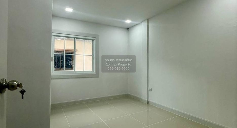 Casa adosada en venta de 3 habitaciones en Pak Kret, Nonthaburi