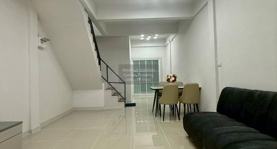 Casa adosada en venta de 3 habitaciones en Pak Kret, Nonthaburi