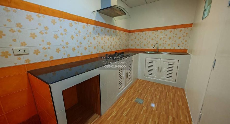Casa adosada en venta de 3 habitaciones en Bang Phli, Samut Prakan