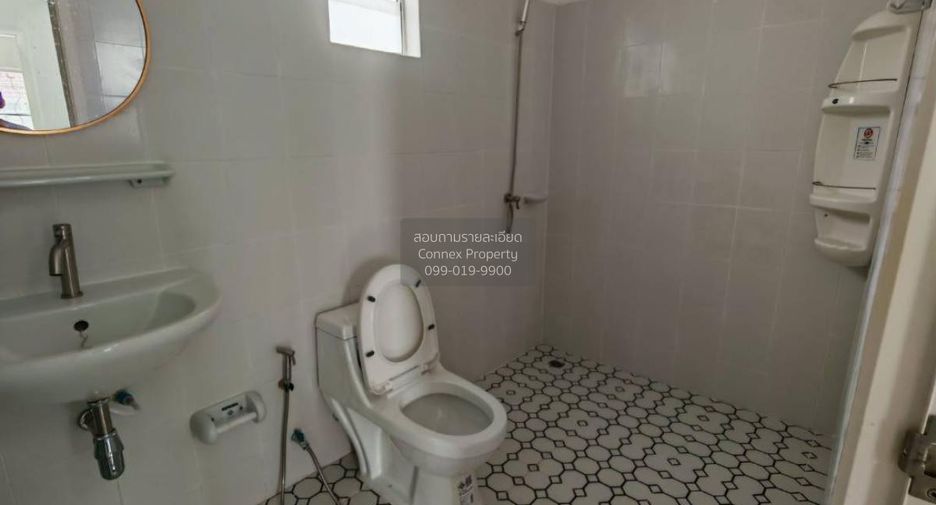 Casa adosada en venta de 3 habitaciones en Bang Phli, Samut Prakan