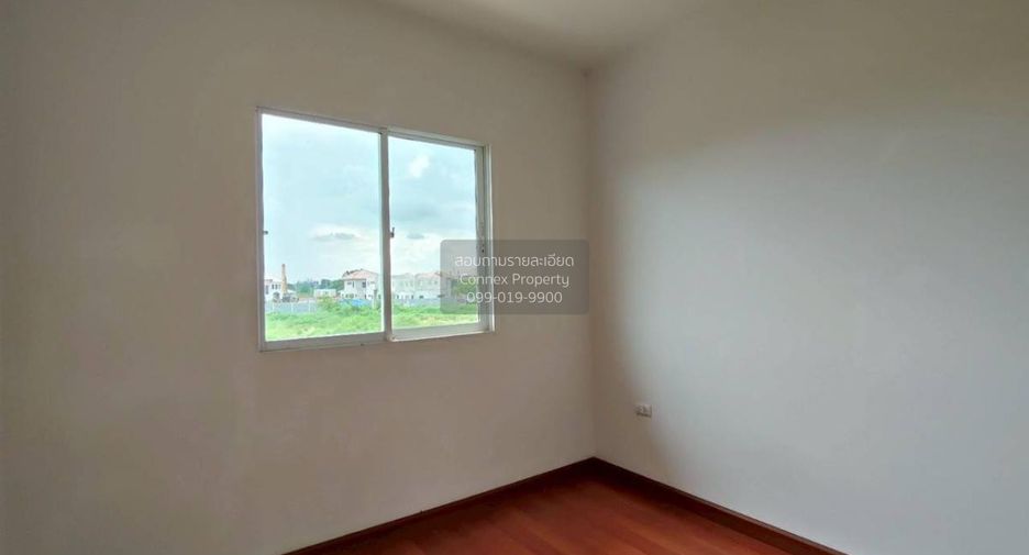 For sale 4 bedrooms townhouse in Mueang Samut Prakan, Samut Prakan