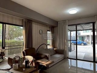 Casa adosada en venta de 3 habitaciones en Bang Bua Thong, Nonthaburi