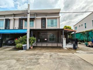 Casa adosada en venta de 4 habitaciones en Lat Krabang, Bangkok