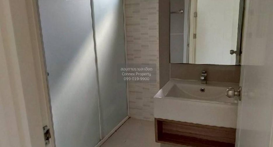 Casa adosada en venta de 4 habitaciones en Lat Krabang, Bangkok