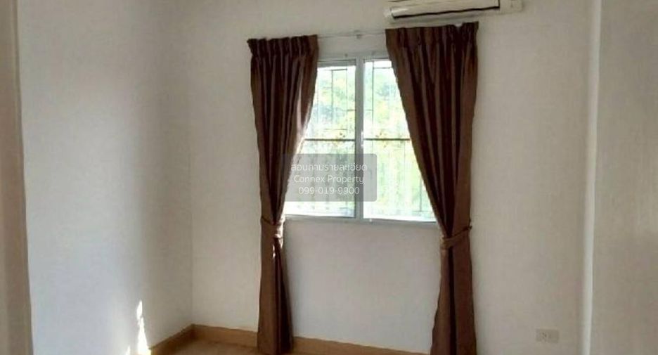 Casa adosada en venta de 4 habitaciones en Lat Krabang, Bangkok