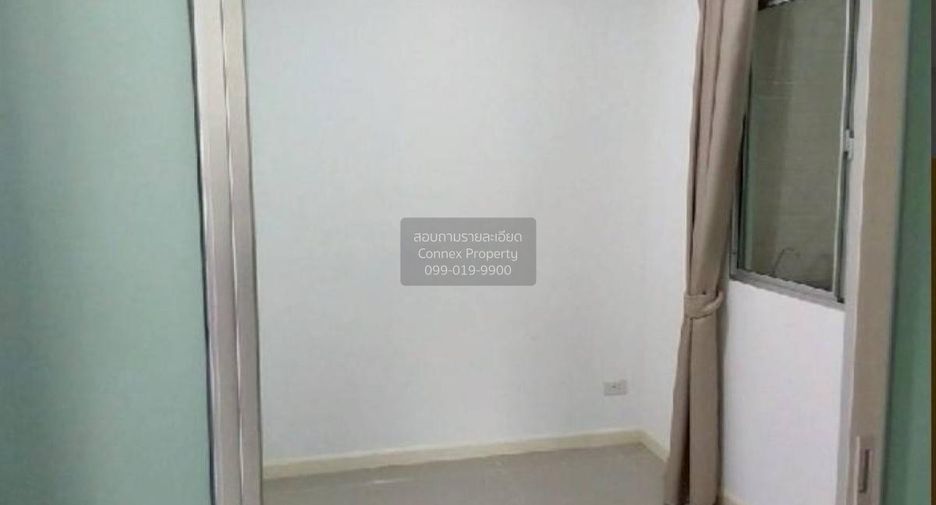 Casa adosada en venta de 4 habitaciones en Lat Krabang, Bangkok