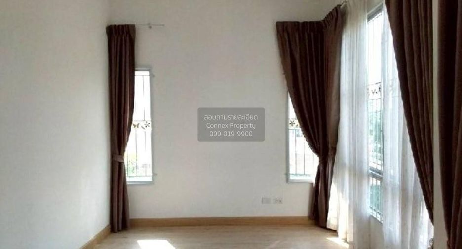 Casa adosada en venta de 4 habitaciones en Lat Krabang, Bangkok