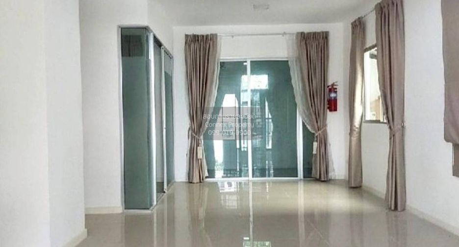 Casa adosada en venta de 4 habitaciones en Lat Krabang, Bangkok