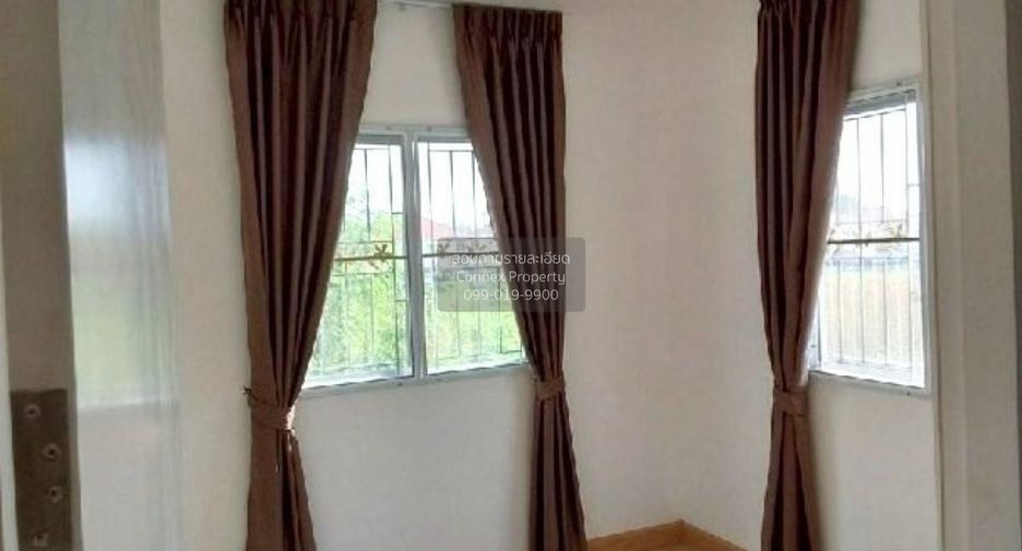 Casa adosada en venta de 4 habitaciones en Lat Krabang, Bangkok