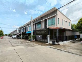 Casa adosada en venta de 4 habitaciones en Lat Krabang, Bangkok