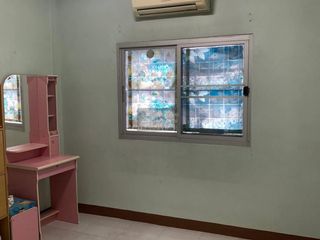 Casa adosada en venta de 3 habitaciones en Bang Bon, Bangkok