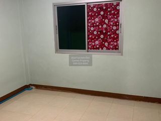 Casa adosada en venta de 3 habitaciones en Bang Bon, Bangkok
