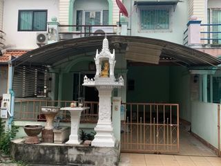 Casa adosada en venta de 3 habitaciones en Bang Bon, Bangkok