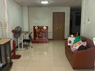 Casa adosada en venta de 3 habitaciones en Bang Bon, Bangkok