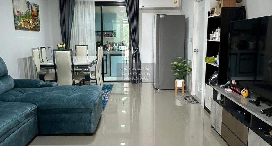 Casa adosada en venta de 3 habitaciones en Khlong Sam Wa, Bangkok