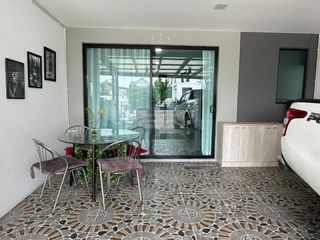Casa adosada en venta de 3 habitaciones en Khlong Sam Wa, Bangkok