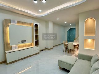 Casa adosada en venta de 2 habitaciones en Khlong Sam Wa, Bangkok