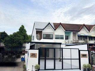 出售 2 卧室 联排别墅 在 Sam Phran, Nakhon Pathom