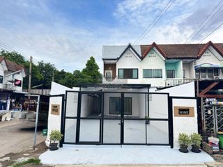 出售 2 卧室 联排别墅 在 Sam Phran, Nakhon Pathom