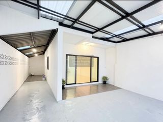 出售 2 卧室 联排别墅 在 Sam Phran, Nakhon Pathom
