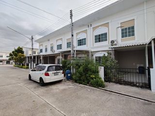 For sale 3 bedrooms townhouse in Khlong Luang, Pathum Thani