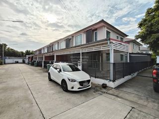 For sale 3 bedrooms townhouse in Khlong Luang, Pathum Thani