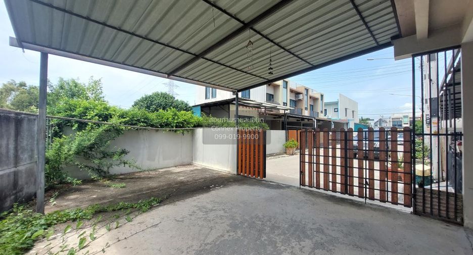 For sale 3 bedrooms townhouse in Mueang Chon Buri, Chonburi
