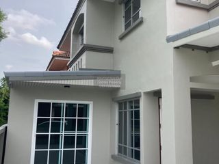 Casa adosada en venta de 3 habitaciones en Khlong Sam Wa, Bangkok