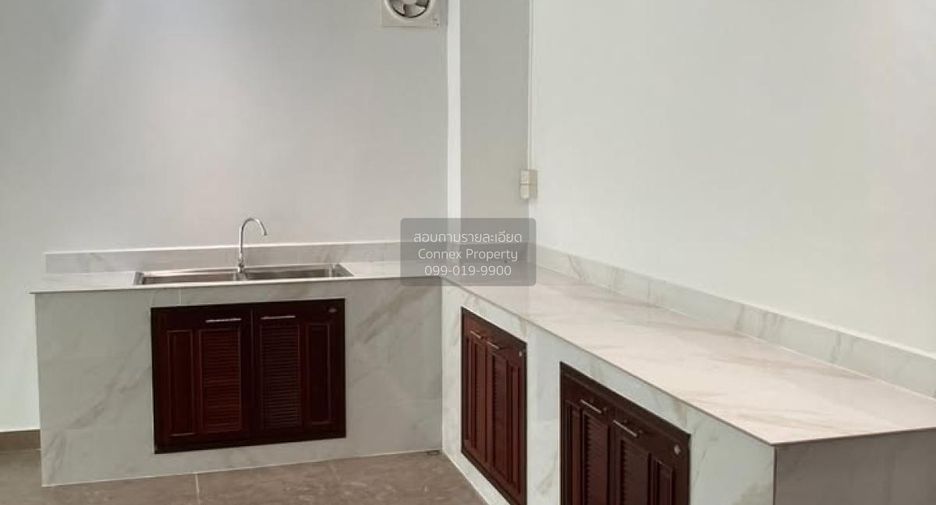 Casa adosada en venta de 3 habitaciones en Khlong Sam Wa, Bangkok