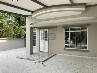 Casa adosada en venta de 3 habitaciones en Khlong Sam Wa, Bangkok