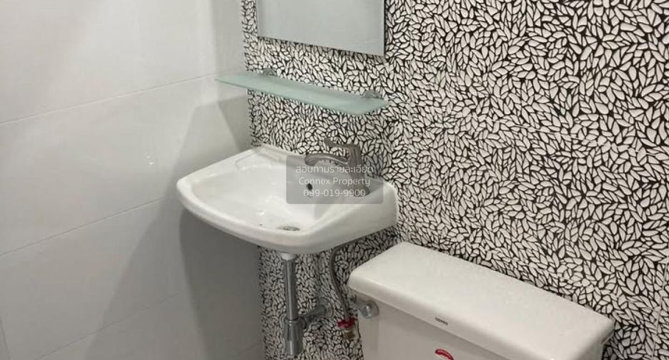 Casa adosada en venta de 3 habitaciones en Khlong Sam Wa, Bangkok