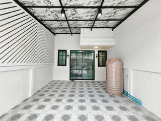 Casa adosada en venta de 2 habitaciones en Sai Mai, Bangkok