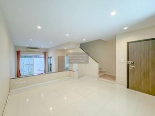 Casa adosada en venta de 3 habitaciones en Bueng Kum, Bangkok