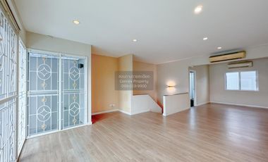 Casa adosada en venta de 3 habitaciones en Bueng Kum, Bangkok