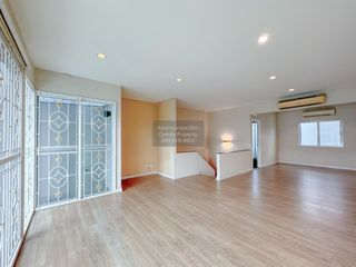 Casa adosada en venta de 3 habitaciones en Bueng Kum, Bangkok