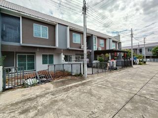 出售 3 卧室 联排别墅 在 Sai Noi, Nonthaburi