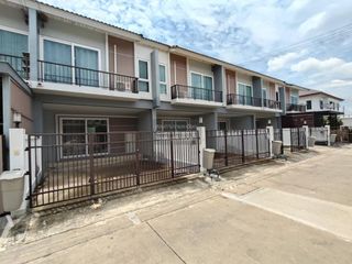 Reihenhaus zum Kauf mit 3 Zimmer in Lam Luk Ka, Pathum Thani